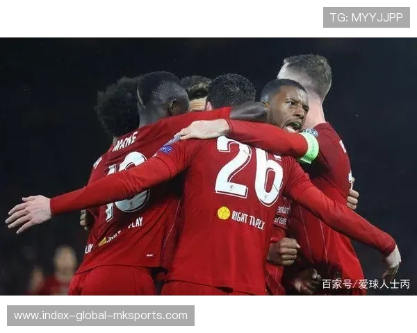 波尔图角球二点抢到，弧顶远射开火，波尔图球队