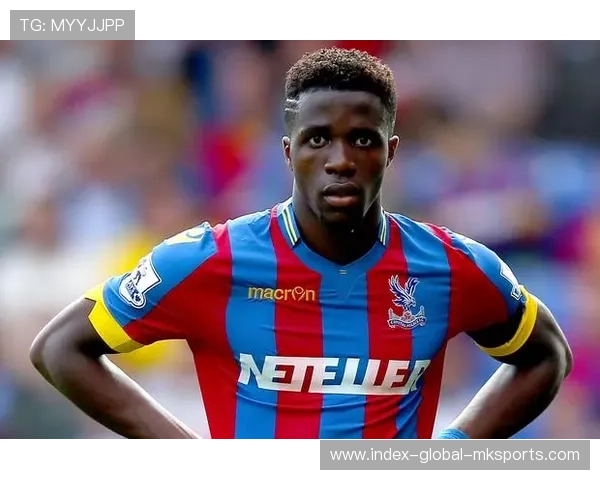 水晶宫加强边路覆盖,扎哈连续完成高速突破 水晶宫加强边路覆盖,扎哈连续完成高速突破